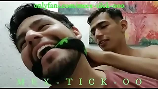 JUGANDO CON AMIGOS